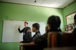 Petugas Lapas Pemuda Madiun Jadi Relawan Pengajar