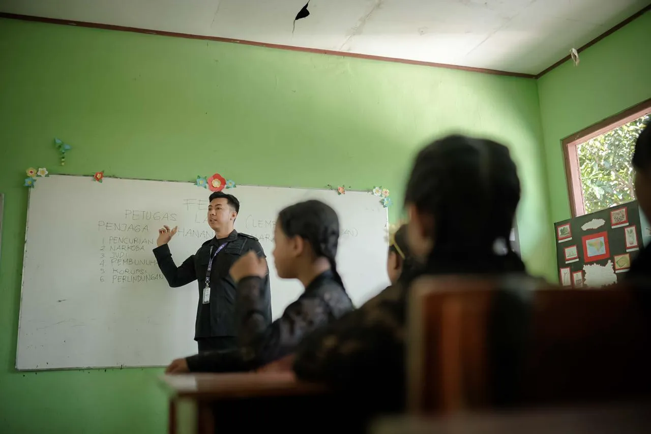 Petugas Lapas Pemuda Madiun Jadi Relawan Pengajar