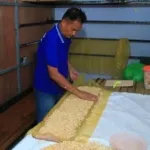 Lapas Kelas IIA Banyuwangi terus memperkuat komitmennya dalam pembinaan dan pemberdayaan warga binaan melalui inovasi program keterampilan, salah satunya pelatihan pembuatan tempe. (Dok: Humas Lapas Banyuwangi)