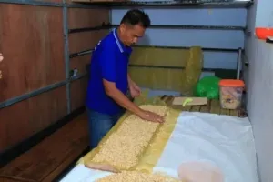 Lapas Kelas IIA Banyuwangi terus memperkuat komitmennya dalam pembinaan dan pemberdayaan warga binaan melalui inovasi program keterampilan, salah satunya pelatihan pembuatan tempe. (Dok: Humas Lapas Banyuwangi)