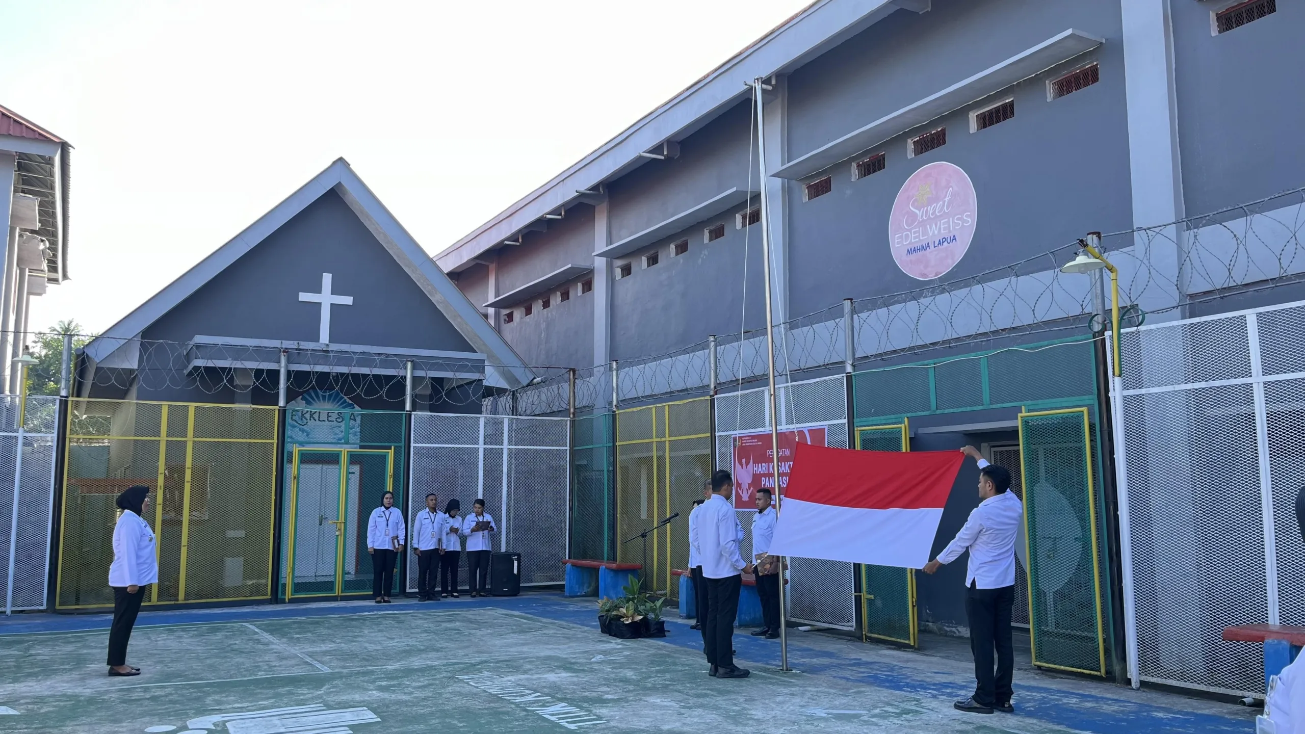 Lapas Perempuan Kelas III Ambon laksanakan upacara peringatan Hari Kesaktian Pancasila 1 Oktober 2025 secara khidmat. (Dok: Humas Lapas Perempuan Ambon)