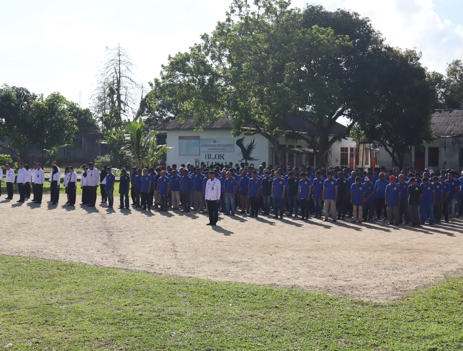 Lapas Kelas IIA Ambon menggelar upacara Hari Kesaktian Pancasila dipimpin Kalapas Sumarwoto Hendra Budiman, diikuti petugas dan warga binaan. (Dok: Humas Lapas Ambon)