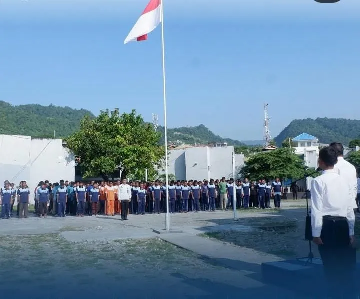 Lapas Kelas IIB Luwuk sukses menggelar upacara Hari Kesaktian Pancasila 2025 yang diikuti oleh seluruh petugas dan warga binaan. (Dok: Humas Lapas Luwuk)