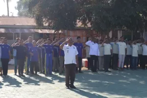 Lapas Kelas IIA Waingapu melaksanakan upacara peringatan Hari Kesaktian Pancasila 1 Oktober 2025 dengan tema “Pancasila Perekat Bangsa, Menuju Indonesia Raya”. (Dok: Humas Lapas Waingapu)