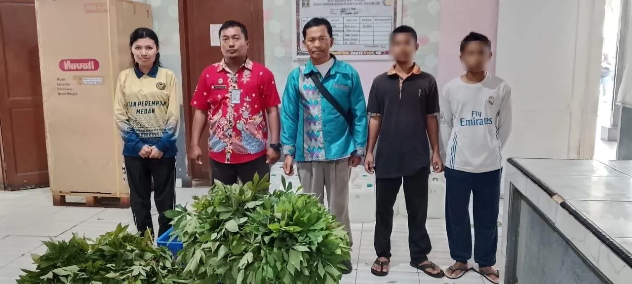 LPKA Medan Serahkan 25 Kg Daun Ubi Hasil Panen Anak Binaan ke Rutan Perempuan Medan