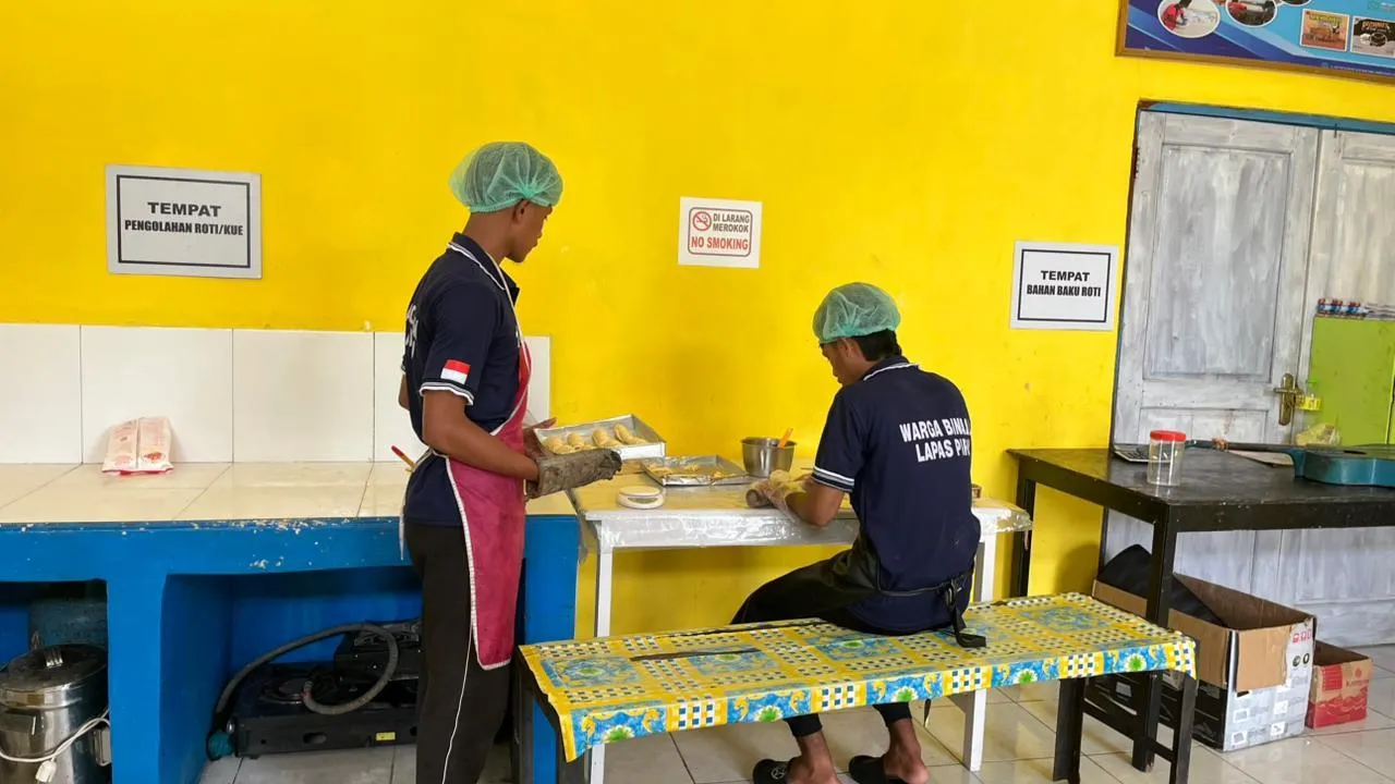 Bakery Lapas Piru Meningkatkan Produksi, Bukti Nyata Keberhasilan Program Pembinaan Kemandirian Warga Binaan