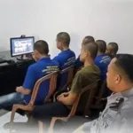 Sebanyak delapan warga binaan Lapas Bengkulu mengikuti kelas moralitas secara virtual (Zoom Meeting) bersama pembimbing spiritual dan motivator ternama, Huang Laoshi (Ibu Erina Wongso), pada Selasa (21/10). (Dok: Humas Lapas Bengkulu)