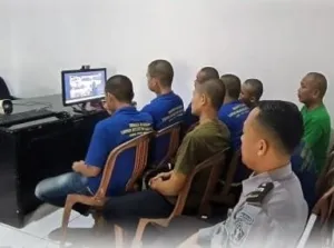 Sebanyak delapan warga binaan Lapas Bengkulu mengikuti kelas moralitas secara virtual (Zoom Meeting) bersama pembimbing spiritual dan motivator ternama, Huang Laoshi (Ibu Erina Wongso), pada Selasa (21/10). (Dok: Humas Lapas Bengkulu)