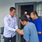 Lapas Kuningan Bagikan Alat Kebersihan ke Warga Binaan