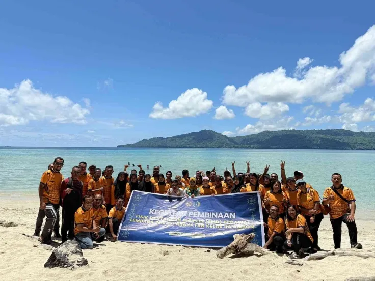 Refreshing Sekaligus Pembinaan! Lapas Ambon Tanamkan Disiplin dan Jiwa Korsa di Pantai Sopapei