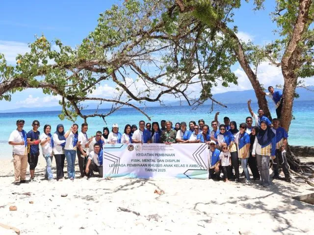 LPKA Kelas II Ambon Gelar Kegiatan Fisik, Mental, dan Disiplin di Pantai Liang untuk Perkuat Karakter dan Solidaritas Pegawai