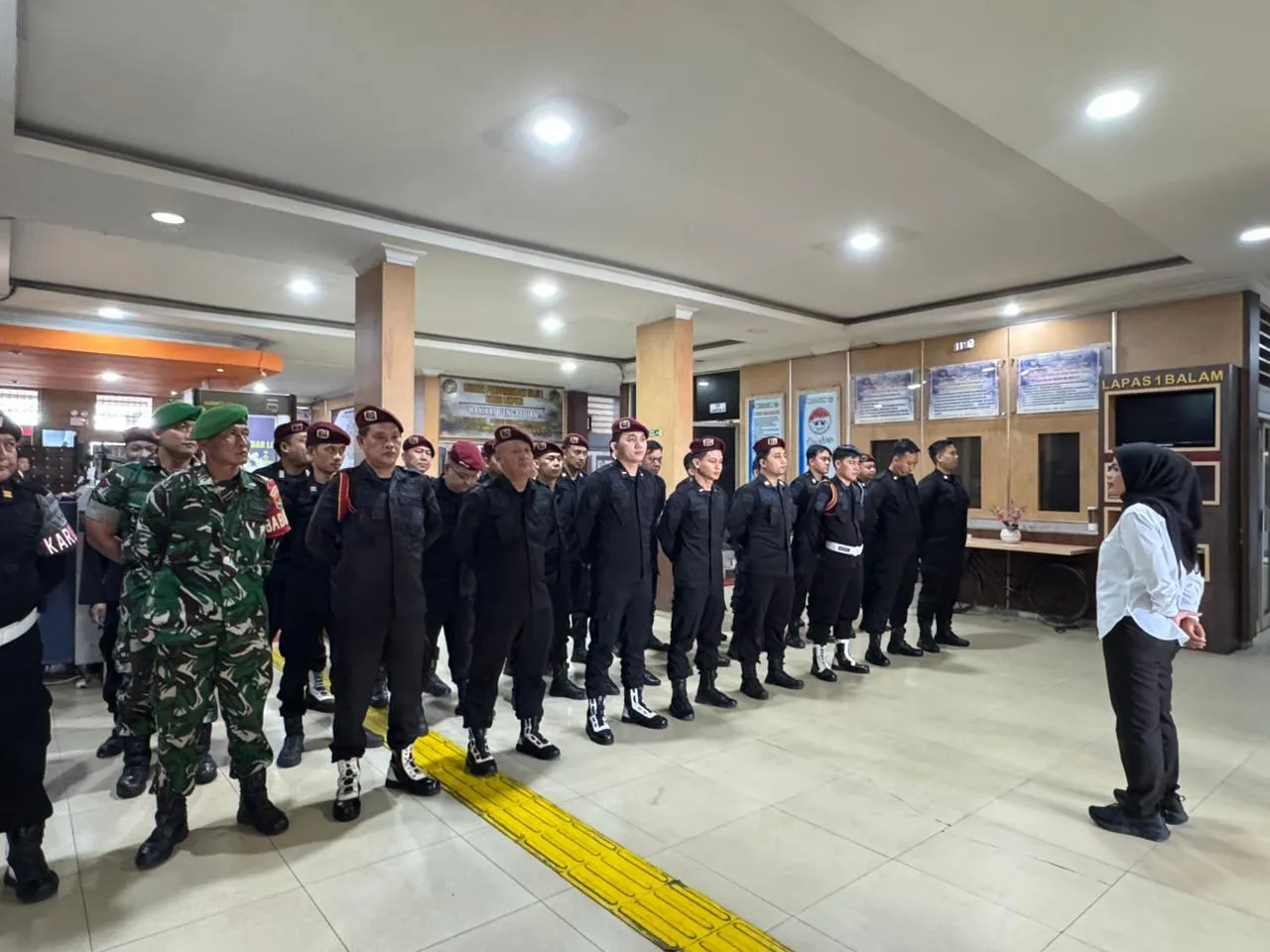 Kalapas Bandar Lampung Tekankan Integritas dan Kekompakan Saat Apel Serah Terima Regu Jaga