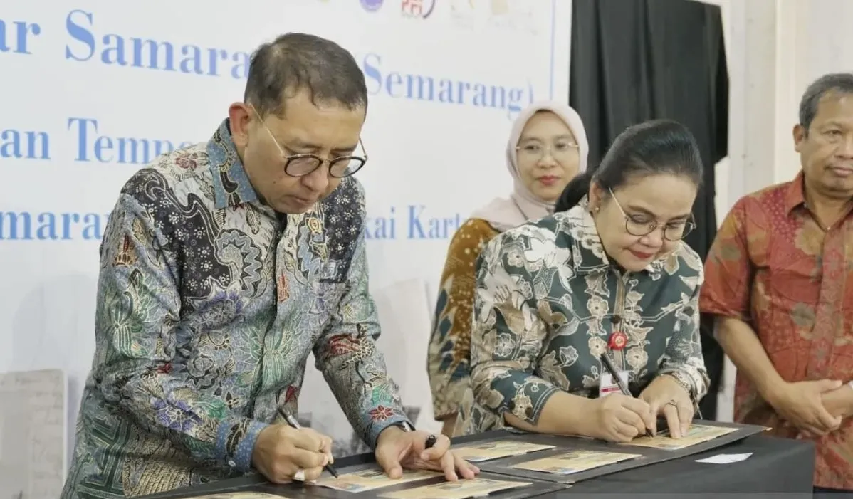 Bukan Sekadar Koleksi, Menbud Fadli Zon Sebut Kartu Pos Rekam Wajah Kota dari Masa ke Masa