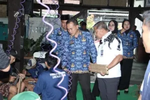 Pembinaan Produktif Berbuah Prestasi, Direktur Tekforma Apresiasi Anyaman Rotan Sintetis Warga Binaan