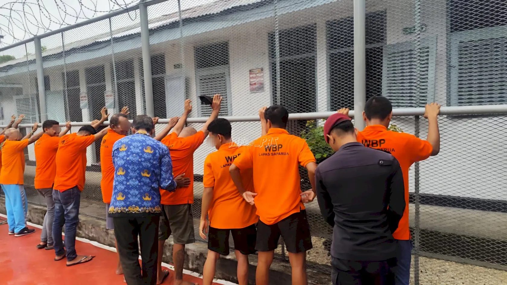 Razia Rutin Kamar Hunian, Lapas Saparua Pastikan Keamanan Tetap Terkendali