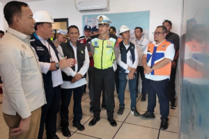 Cuaca Ekstrem Picu Antrean Panjang di Pelabuhan Merak, Kemenhub Turun Tangan Siagakan Kapal Besar