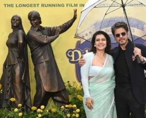 Ikonik! Shah Rukh Khan & Kajol Resmikan Patung DDLJ di London untuk Peringati 30 Tahun Raj–Simran