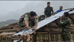 TNI Yonif 511/DY Bangun Rumah untuk Tokoh Agama di Lanny Jaya, Warga Beri Doa dan Haru