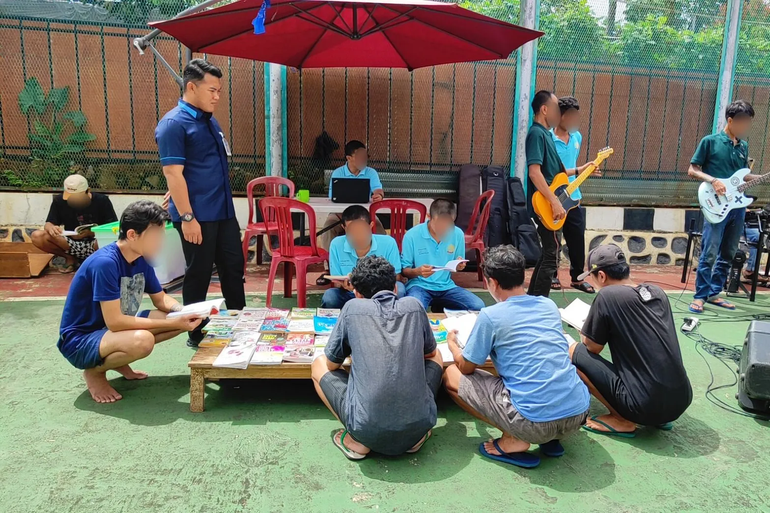 Inovasi Literasi di Balik Jeruji: Gerobak Pintar Hadirkan Semangat Membaca di Blok Hunian Lapas Cibinong