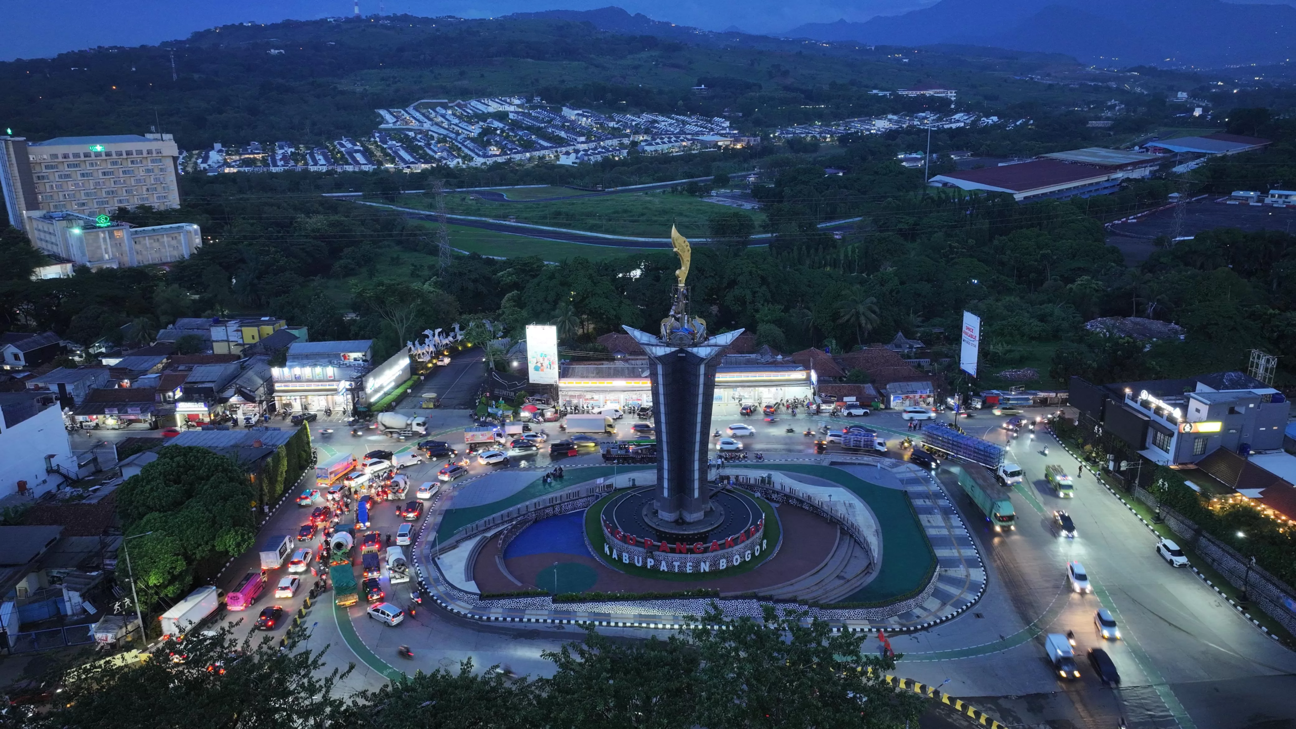 Kabupaten Bogor Miliki Tugu Kujang Ikonik di Simpang Sirkuit Sentul, Simbol Budaya dan Kebanggaan Daerah dok:(pemkab bogor)