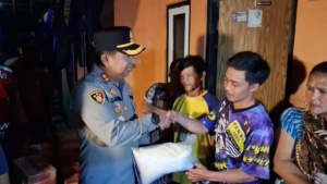 Respon Cepat Bencana, Kapolres Sukabumi dan Wakil Bupati Tinjau Lokasi Banjir Ciwaru Girang di Tengah Malam