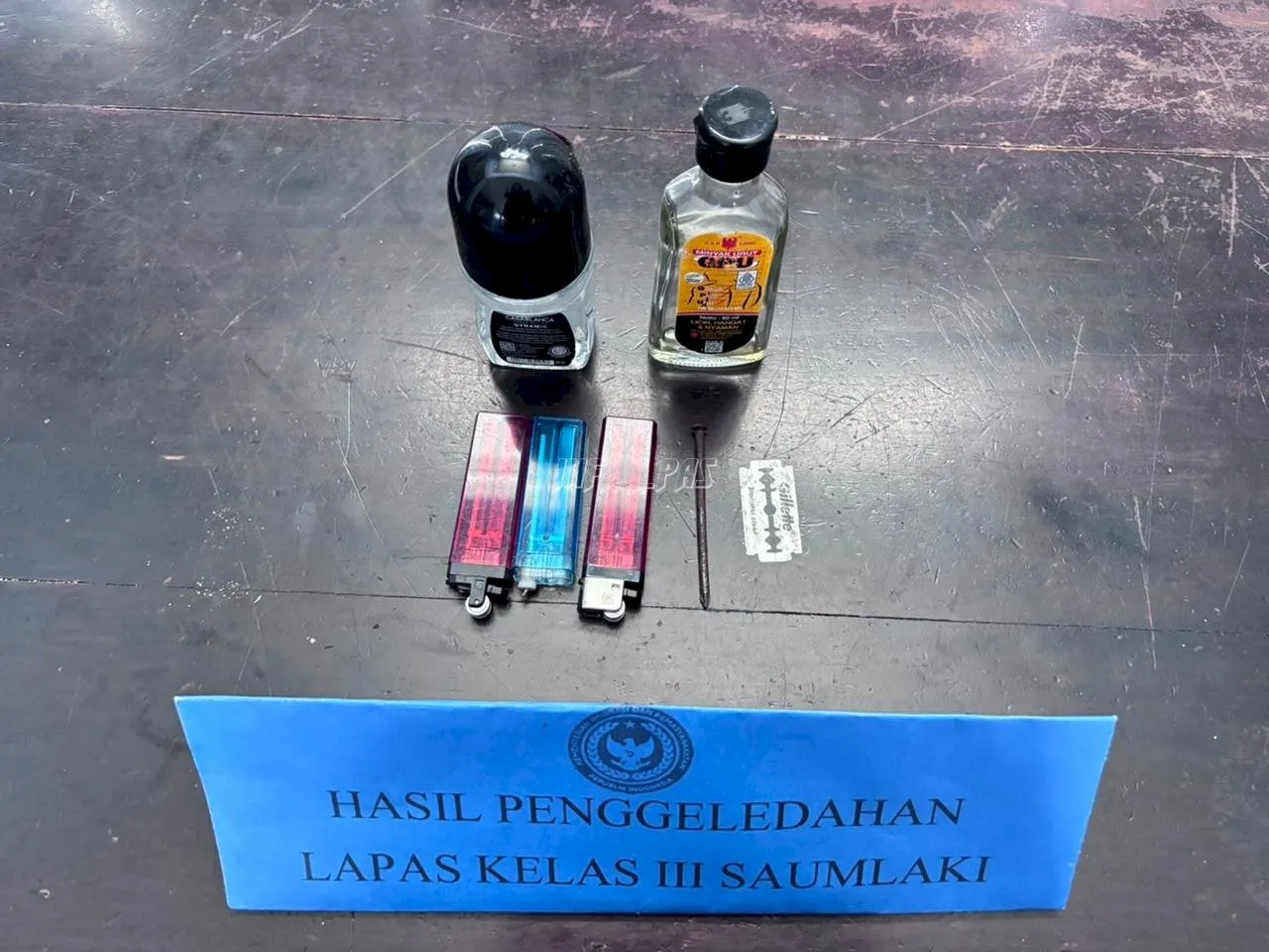 Petugas Lapas Saumlaki Geledah Kamar Hunian, Pastikan Lapas Kondusif (Dok. Istimewa)