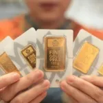 Harga Emas Antam Anjlok Akhir Pekan, Buyback Turun ke Rp2.346.000