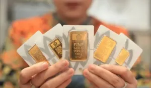 Harga Emas Antam Anjlok Akhir Pekan, Buyback Turun ke Rp2.346.000