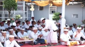 Petugas dan Warga Binaan Lapas Tabanan Perkuat Spiritual lewat Piodalan Pura Swagina