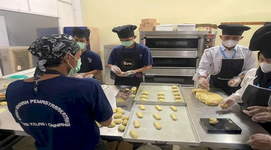 Lapas Cipinang Perkuat Pembinaan Kemandirian melalui Pelatihan Bakery dan 5PM Café Corner