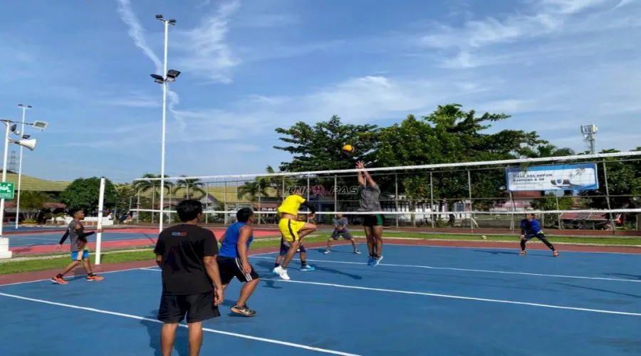 Lapas Kelas IIA Banjarmasin Perkuat Pembinaan Fisik dan Mental melalui Olahraga Voli Warga Binaan