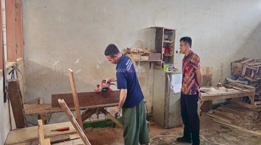 Lapas Pangkalpinang Kembangkan Pembinaan UMKM melalui Produksi Lemari Ambalan Warga Binaan