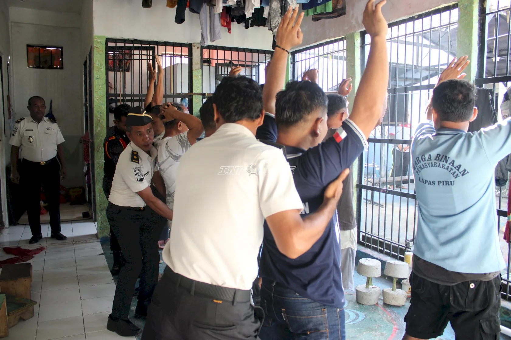 Lapas Piru Perkuat Keamanan melalui Penggeledahan Rutin Kamar Asimilasi