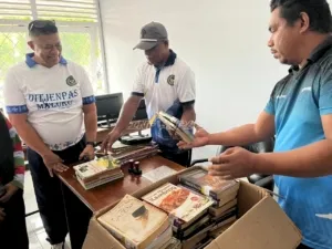 Lapas Tual Terima 100 Buku dari Perpusda Malra untuk Perkuat Budaya Literasi