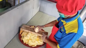 Lapas Kotabaru Perkuat Pembinaan Kemandirian Warga Binaan Lewat Produksi Keripik Singkong Kripsing La-New City (Dok. Istimewa)