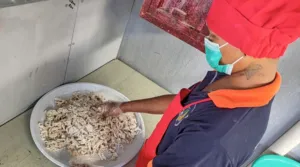 Lapas Kotabaru Kembangkan UMKM Keripik Usus untuk Perkuat Pembinaan Kemandirian Warga Binaan (Dok. Istimewa)