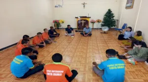 Lapas Kelas IIA Kotabaru Perkuat Pembinaan Kepribadian Melalui Ibadah Bersama Warga Binaan Kristen (Dok. Istimewa)