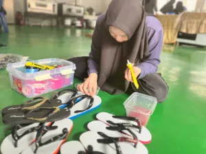 Pelatihan Sandal Jepit Mote Perkuat Kemandirian Warga Binaan Lapas Perempuan Martapura (Dok. Istimewa)