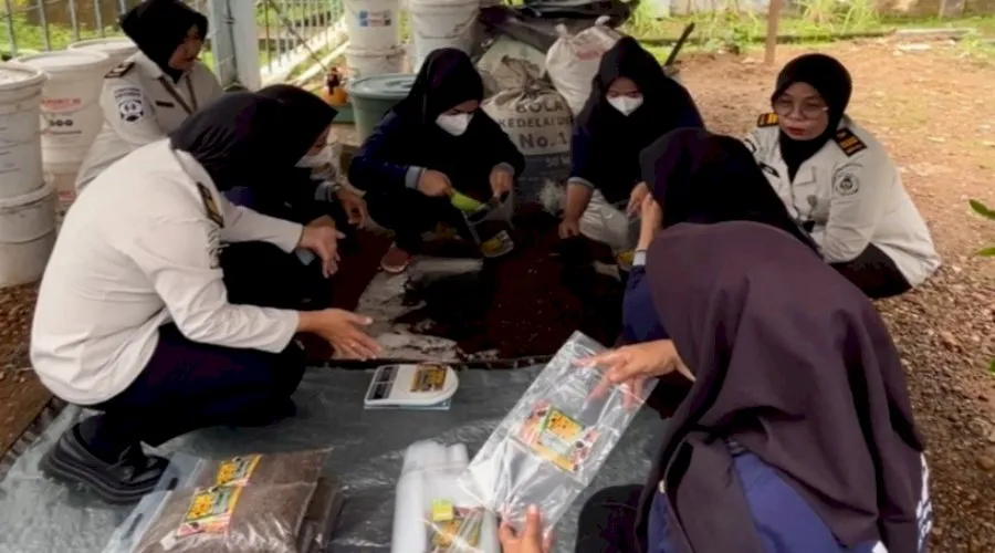 Panen Pupuk Kompos Lapas Perempuan Martapura Tegaskan Pembinaan Kemandirian Berbasis Lingkungan dan Pemberdayaan Warga Binaan Secara Berkelanjutan (Dok. Istimewa)