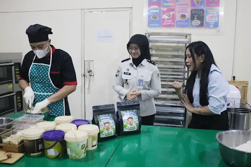 Bukti Kepercayaan dan Dukungan, 70 Buah Roti Prabudana Karya Warga Binaan Ludes Diborong Second Chance Foundation