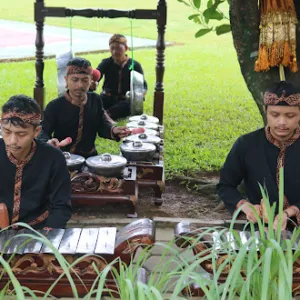 Antusias Lestarikan Budaya Tradisional, Lapas Cibinong Ajarkan Seni Tradisional Sunda "Lengser" kepada Warga Binaan