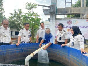 Penguatan Pembinaan Kemandirian, Lapas Tanjung Optimalkan Program Perikanan Melalui Penebaran 3.000 Bibit Lele di SAE