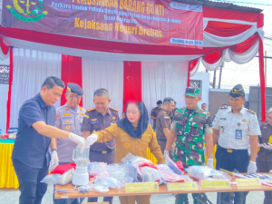 Sinergi Penegakan Hukum, Lapas Brebes Hadiri Pemusnahan Barang Bukti Inkracht di Kejaksaan Negeri