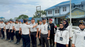 Kalapas Karang Intan Periksa Disiplin dan Atribut Petugas (Dok. Istimewa)