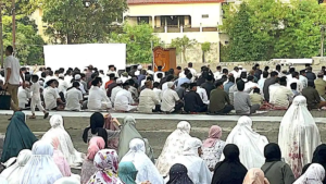 Ratusan Jemaah Padati Plaza UMJ Ciputat Timur, Salat Idulfitri Berlangsung Khusyuk dan Tertib