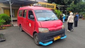 Sopir Angkot Pecahkan Kaca Mobil di Ciracas, Polisi Tangkap Dua Pelaku dan Tetapkan Tersangka