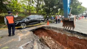 DKI Percepat Perbaikan Jalan Amblas di Lenteng Agung