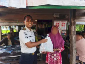 Lapas Amuntai Salurkan Bansos untuk Warga Kurang Mampu