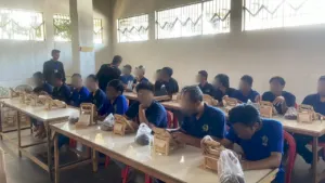 Lapas Semarang Tingkatkan Kemandirian Lewat Pelatihan Linting Rokok
