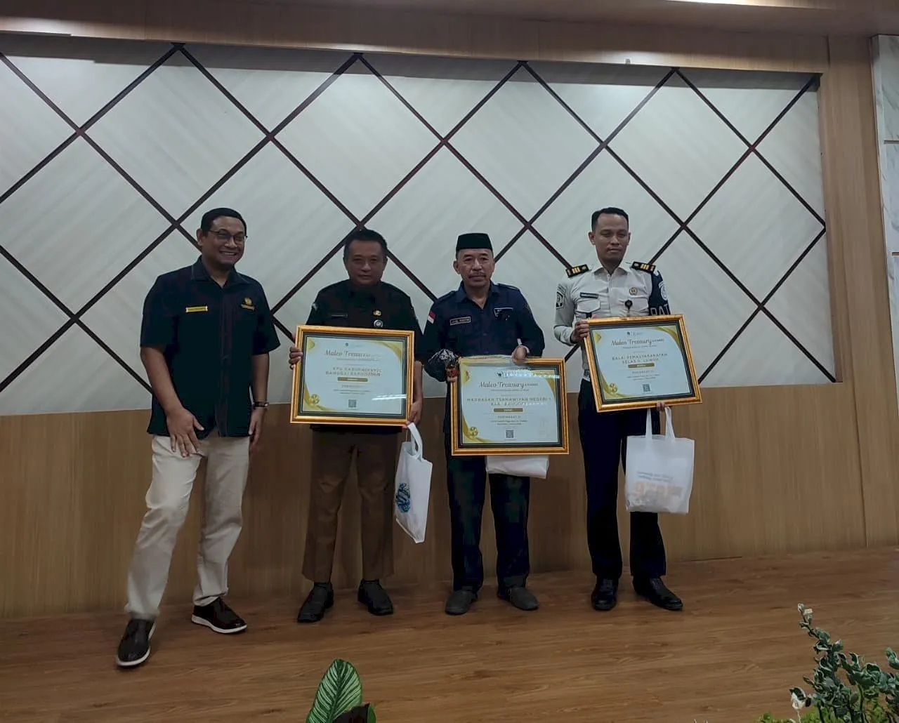 Wujudkan Pengelolaan Keuangan Negara yang Akuntabel dan Transparan, Bapas Luwuk Sabet Penghargaan Prestisius IKPA Terbaik 2026